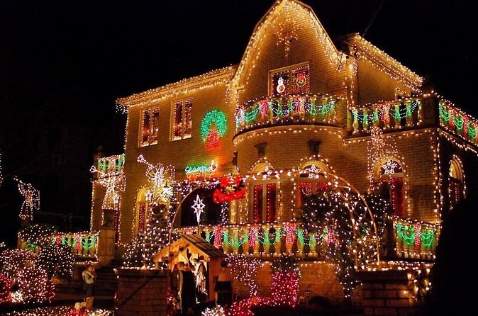 Dyker Heights Christmas Lights and NYC Skyline View Bus Tour